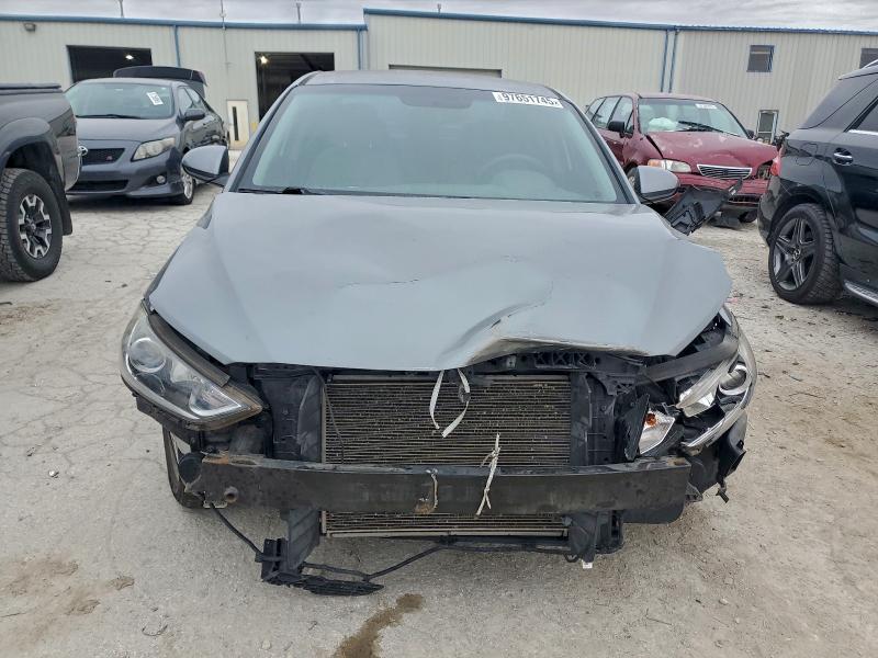 Фото 5 - HYUNDAI ELANTRA