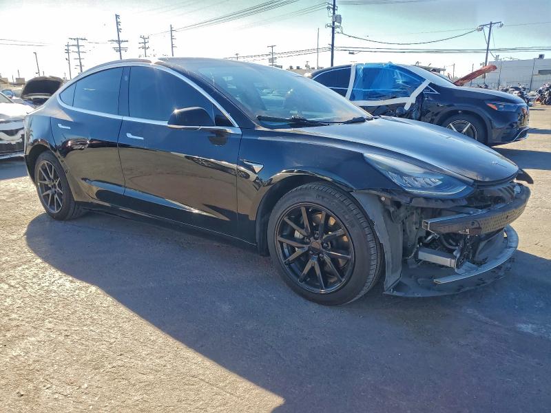 Фото 4 - TESLA MODEL 3