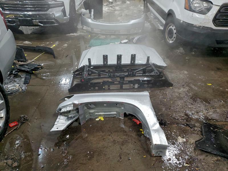 Фото 13 - CHEVROLET SUBURBAN