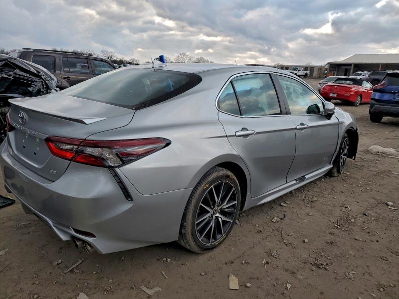 Фото 3 - TOYOTA CAMRY