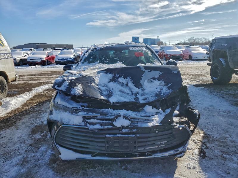 Фото 5 - TOYOTA AVALON