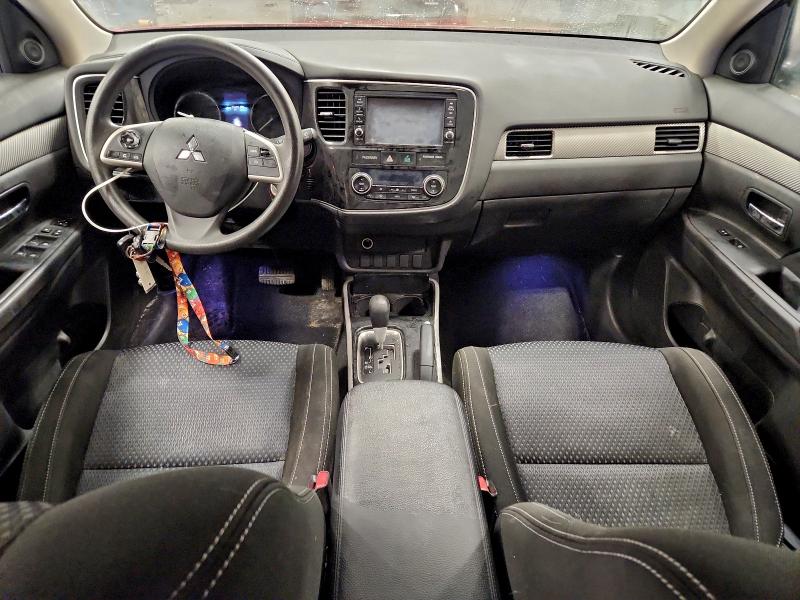 Фото 8 - MITSUBISHI OUTLANDER