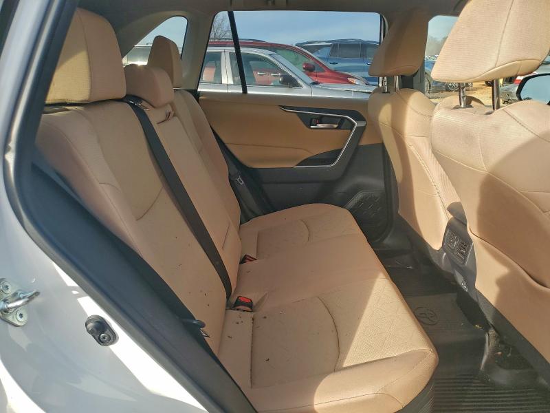 Фото 10 - TOYOTA RAV4