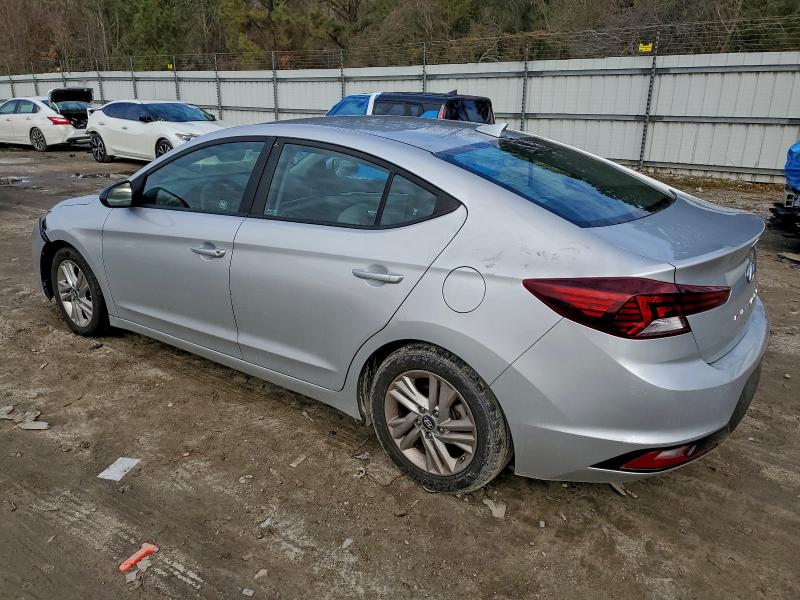 Фото 2 - HYUNDAI ELANTRA
