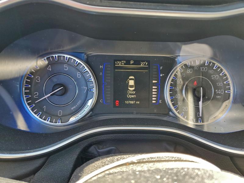 Фото 9 - CHRYSLER 200