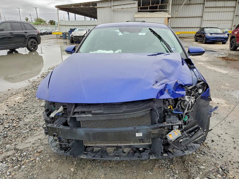 Фото 5 - HYUNDAI ELANTRA