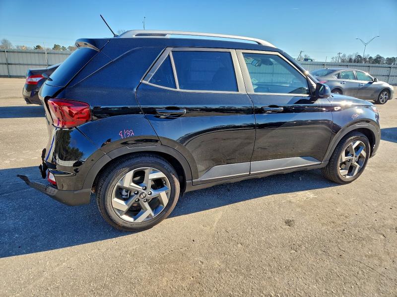 Фото 3 - HYUNDAI VENUE