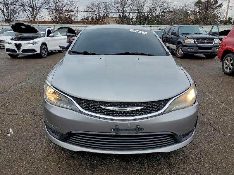 Фото 5 - CHRYSLER 200