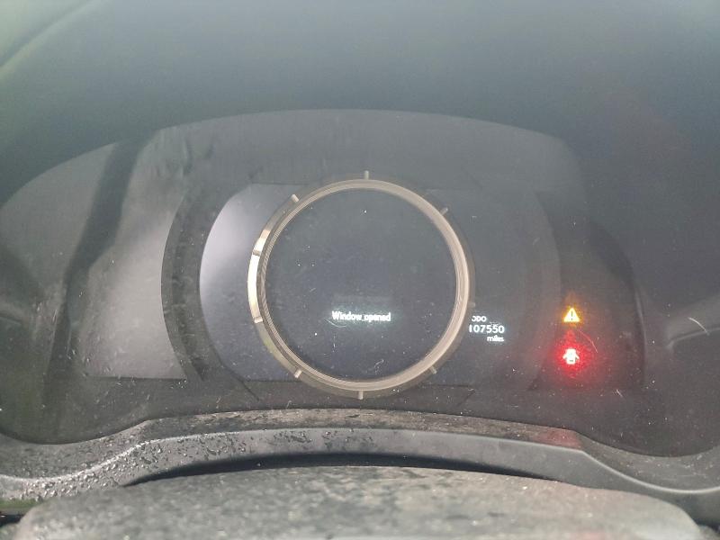 Фото 9 - LEXUS IS