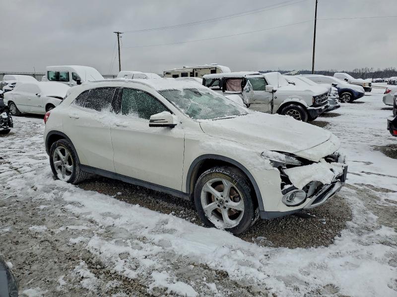 Фото 4 - MERCEDES-BENZ GLA-CLASS