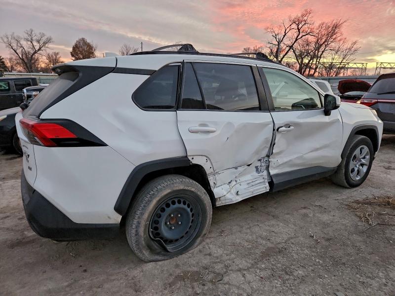 Фото 3 - TOYOTA RAV4