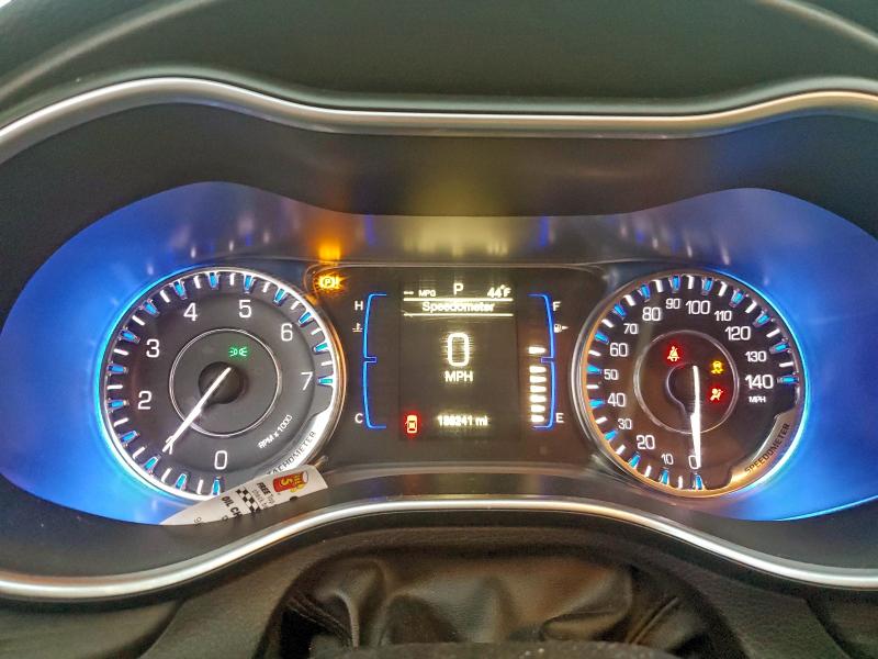 Фото 9 - CHRYSLER 200