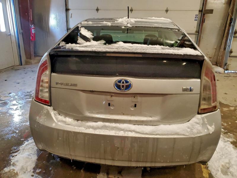 Фото 6 - TOYOTA PRIUS