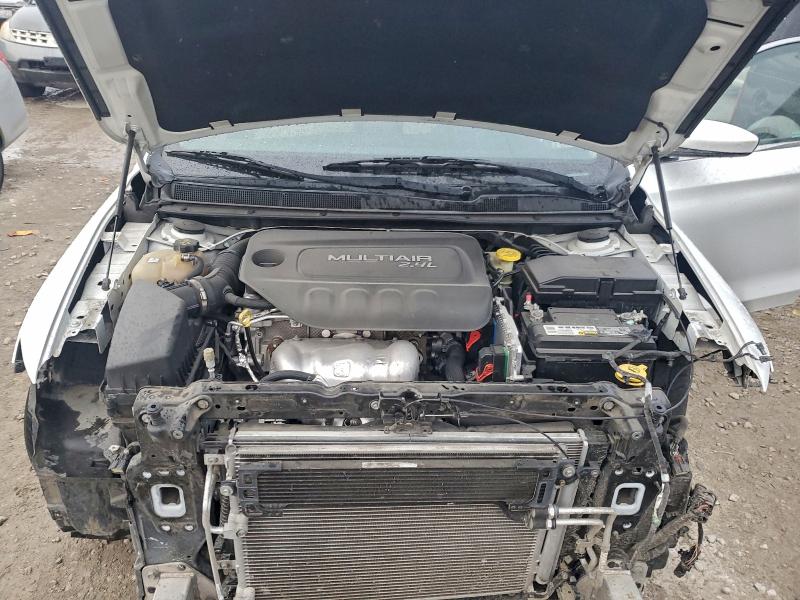 Фото 11 - CHRYSLER 200