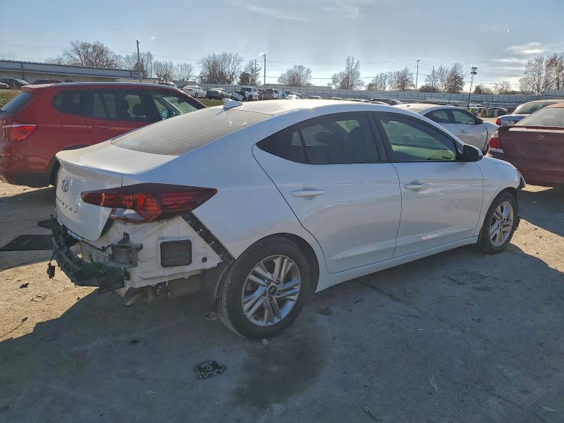 Фото 3 - HYUNDAI ELANTRA