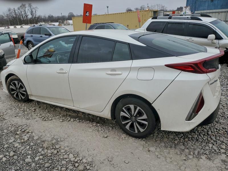 Фото 2 - TOYOTA PRIUS