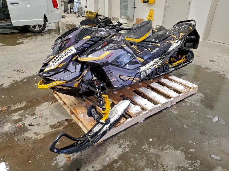 SKI-DOO SNOWMOBILE 2024