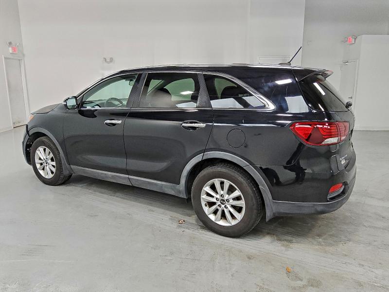 Фото 2 - KIA SORENTO