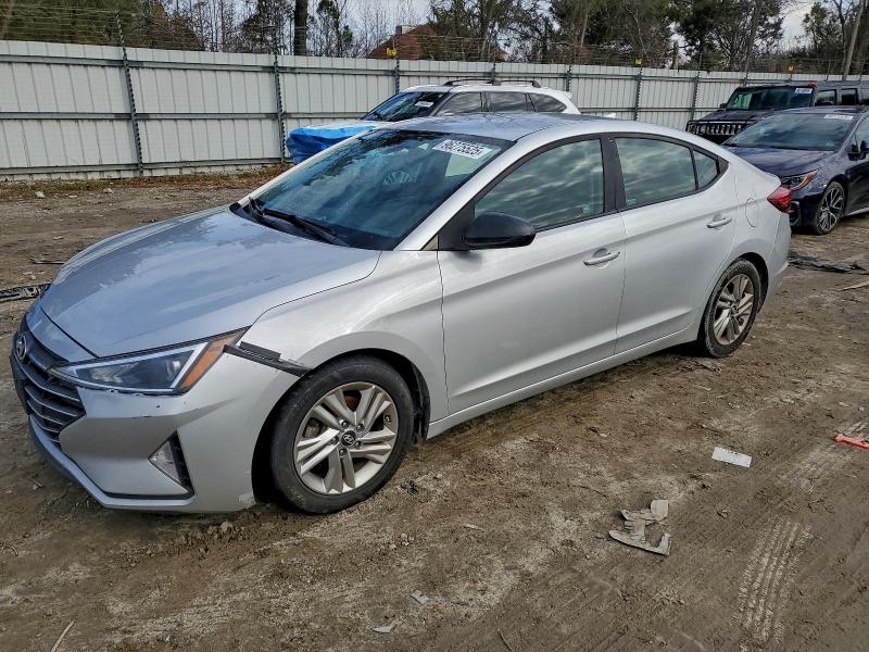 Фото 1 - HYUNDAI ELANTRA