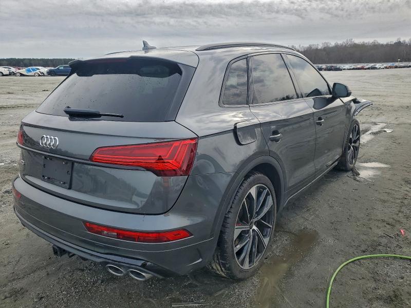 Фото 3 - AUDI SQ5