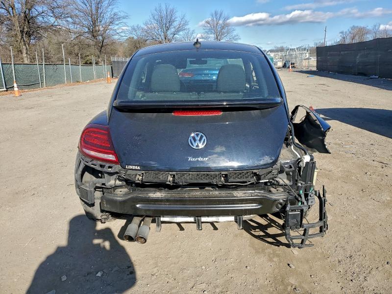 VOLKSWAGEN BEETLE 2018 VIN 3VWFD7AT8JM705141