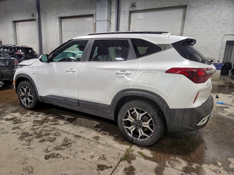 Фото 2 - KIA SELTOS