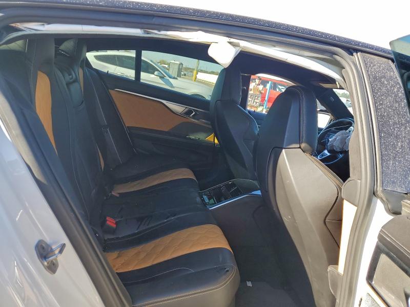 Фото 10 - BMW M8