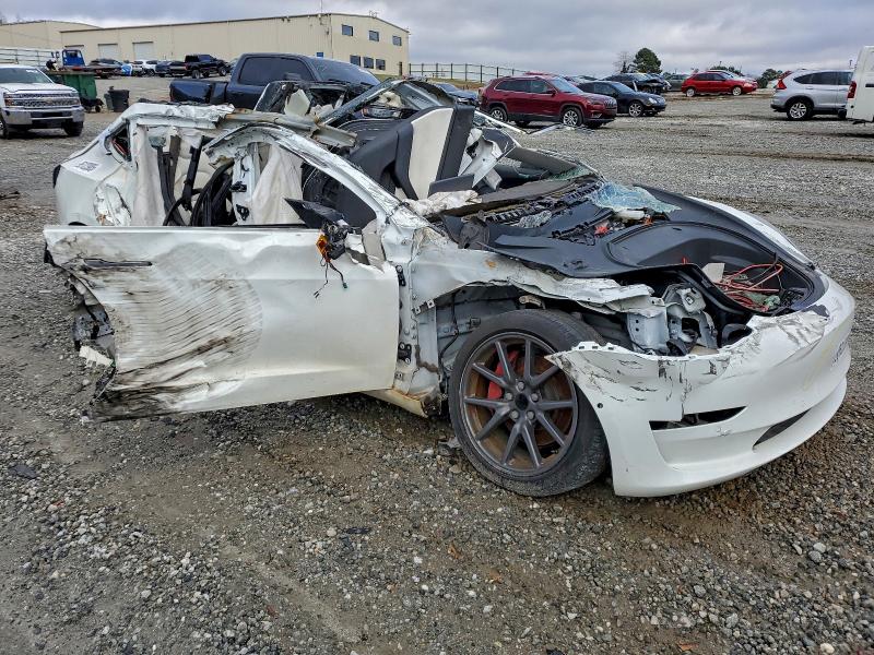 Фото 4 - TESLA MODEL 3