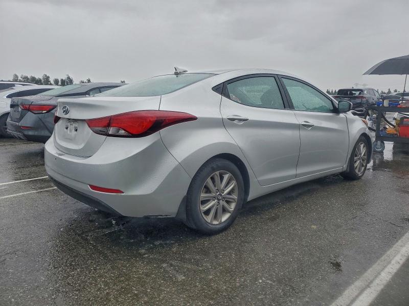 Фото 3 - HYUNDAI ELANTRA