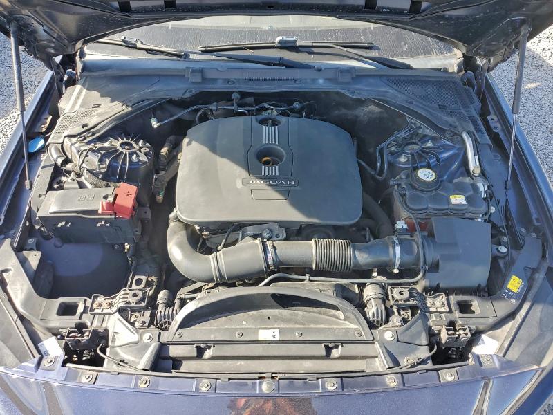 Фото 11 - JAGUAR XE