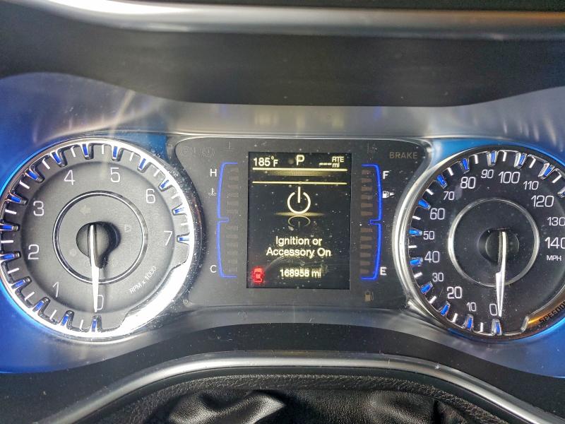 Фото 9 - CHRYSLER 200