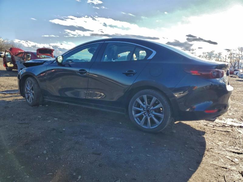 Фото 2 - MAZDA 3