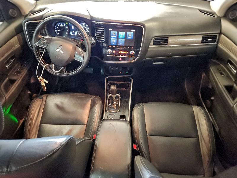 Фото 8 - MITSUBISHI OUTLANDER