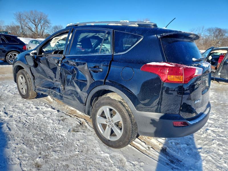 Фото 2 - TOYOTA RAV4