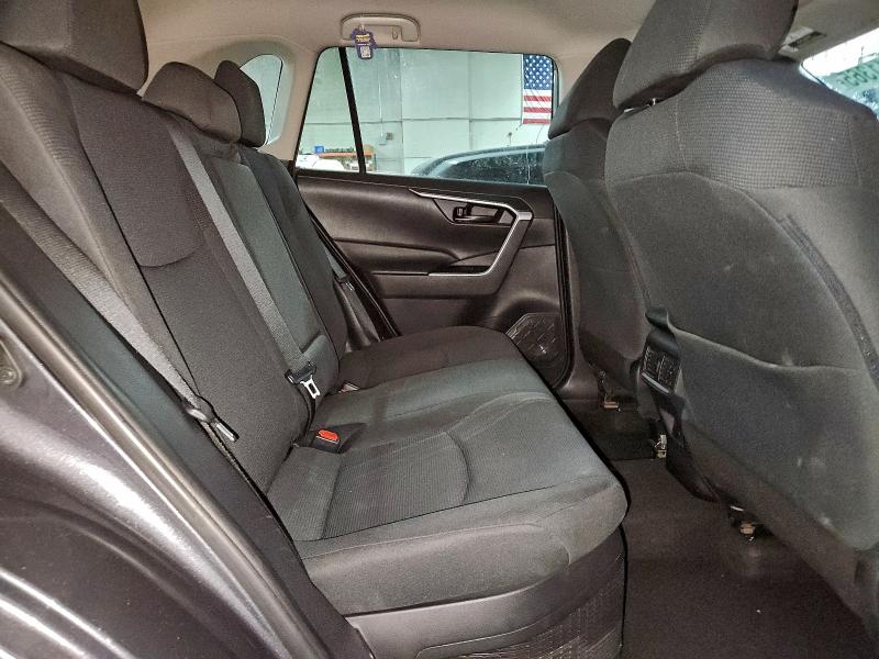 Фото 11 - TOYOTA RAV4