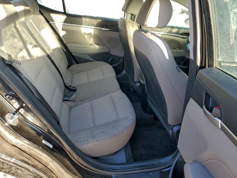 Фото 10 - HYUNDAI ELANTRA