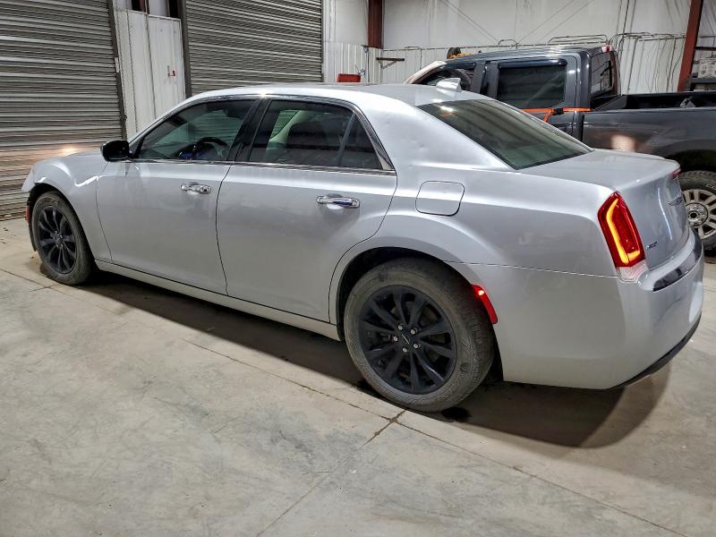 Фото 2 - CHRYSLER 300