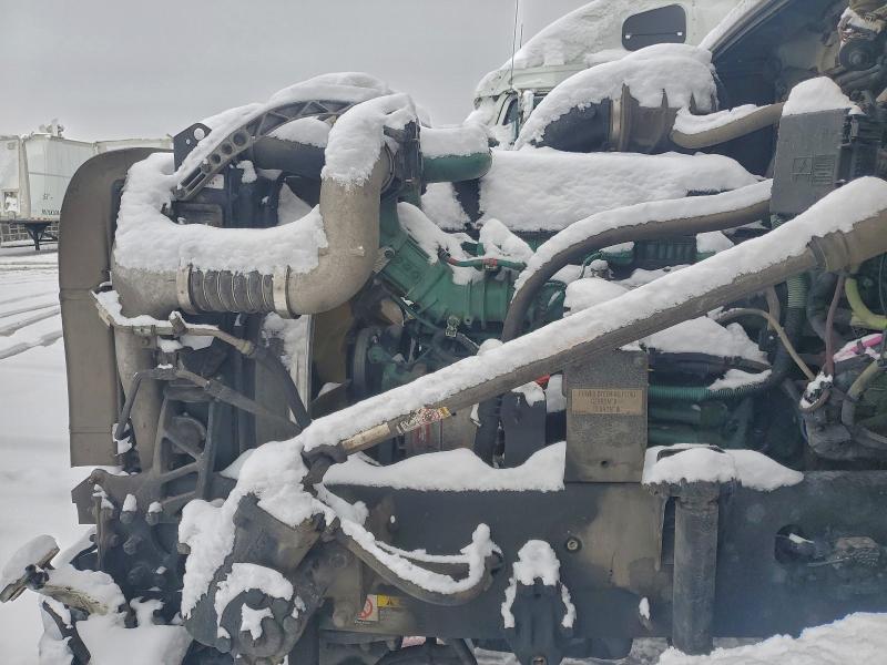 Фото 7 - VOLVO VN