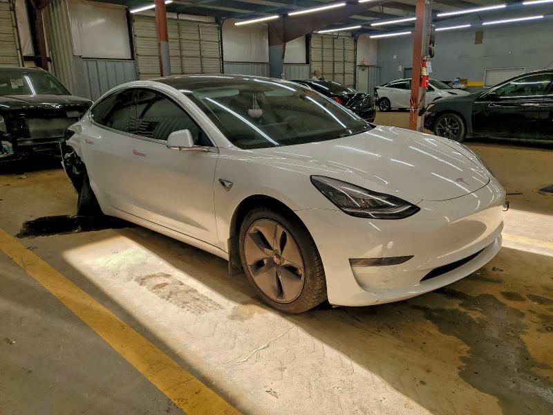 Фото 4 - TESLA MODEL 3