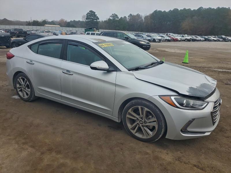 Фото 4 - HYUNDAI ELANTRA