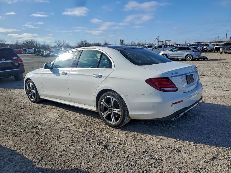 Фото 2 - MERCEDES-BENZ E-CLASS