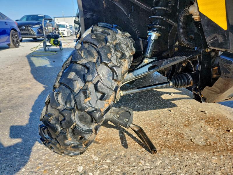 CAN-AM DEFENDER X 2025