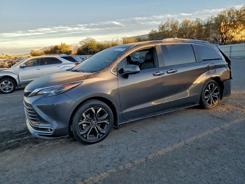 Фото 1 - TOYOTA SIENNA