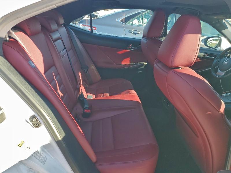 Фото 10 - LEXUS IS