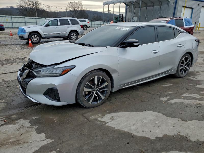 Фото 1 - NISSAN MAXIMA