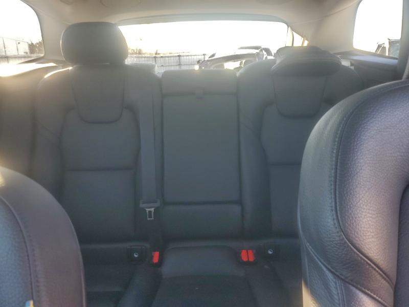 VOLVO XC60 B5 MO 2022 VIN YV4L12RK8N1046295
