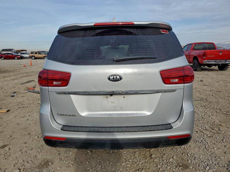 Фото 6 - KIA SEDONA