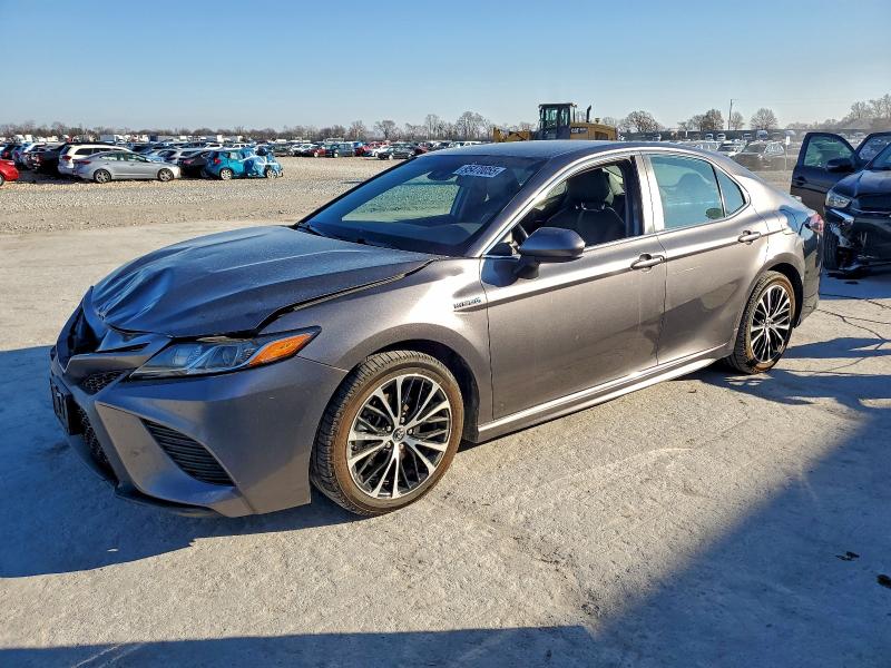 Фото 1 - TOYOTA CAMRY