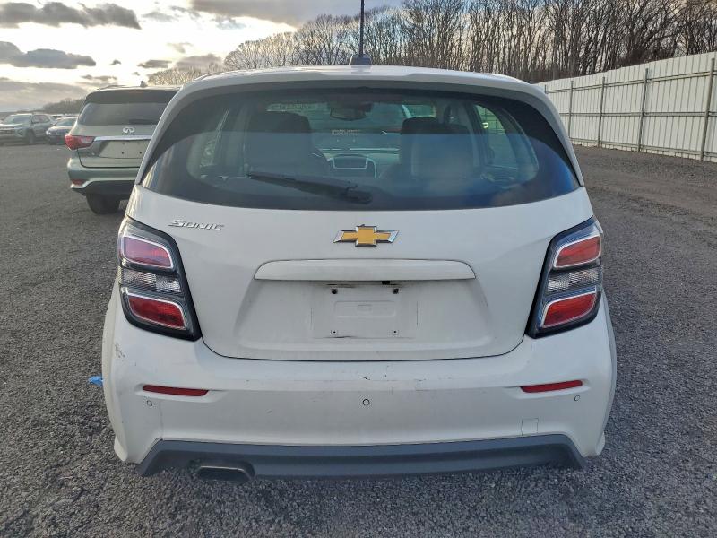 Фото 6 - CHEVROLET SONIC