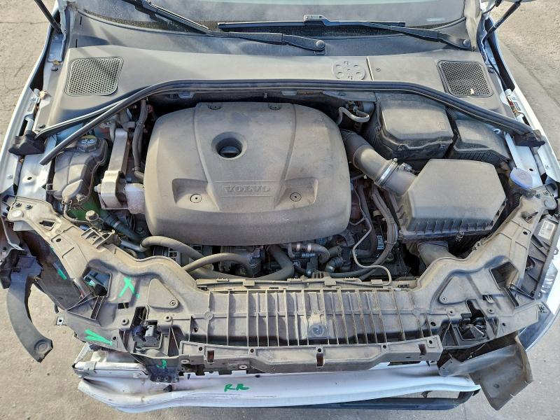 Фото 12 - VOLVO V60